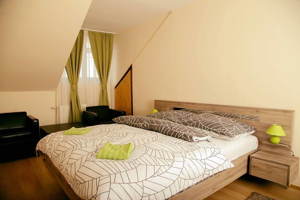 Bartok Ter Panzio Bed & Breakfast เอ็กเกอร์ ภายนอก รูปภาพ