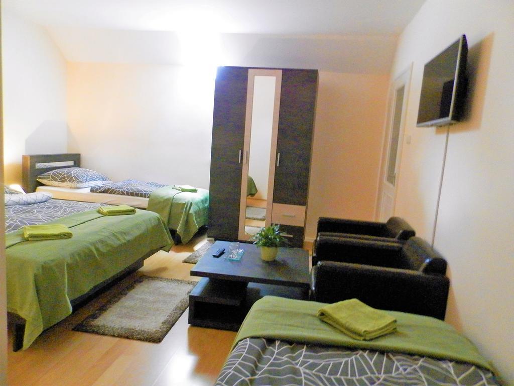 Bartok Ter Panzio Bed & Breakfast เอ็กเกอร์ ภายนอก รูปภาพ