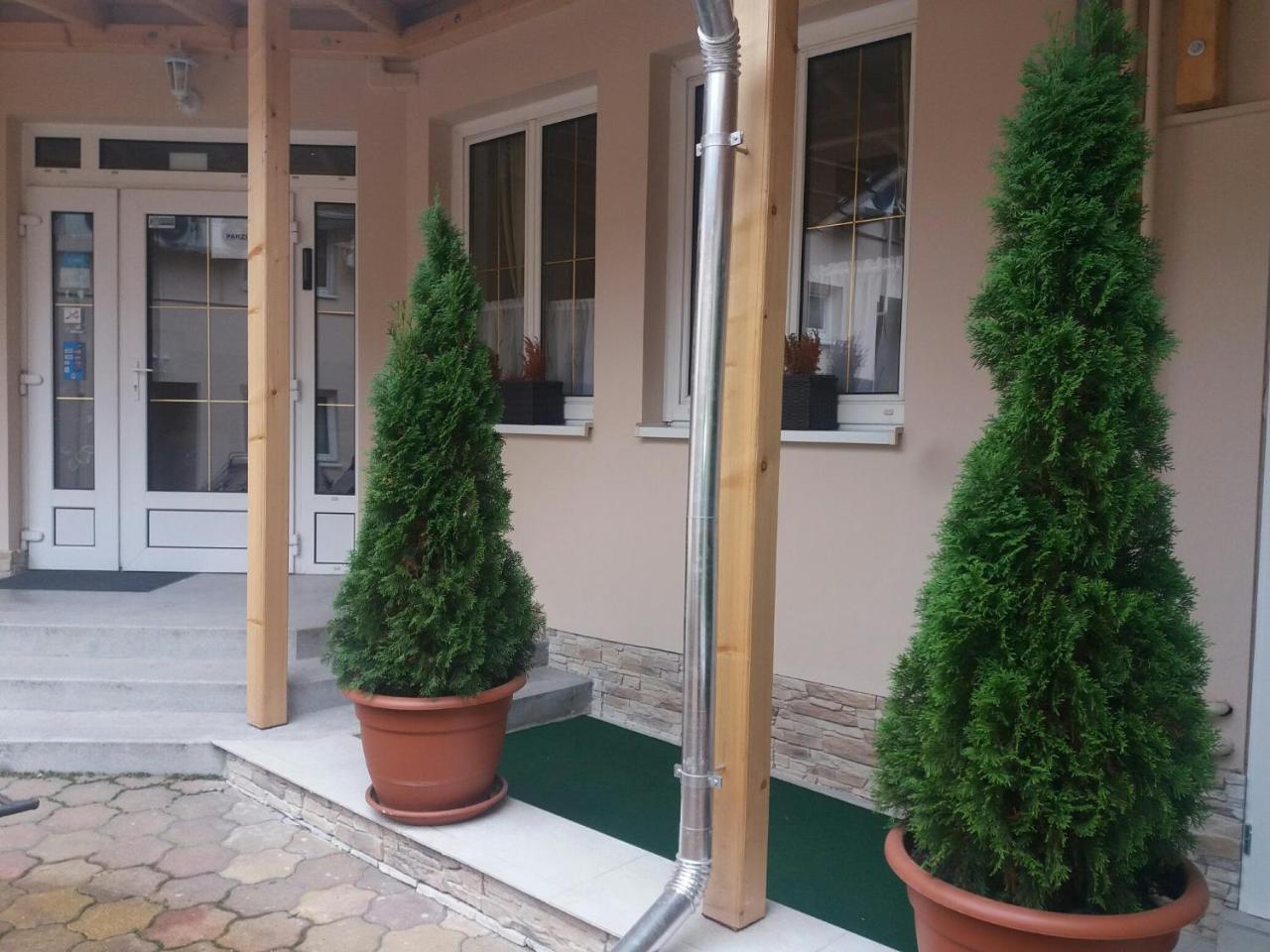Bartok Ter Panzio Bed & Breakfast เอ็กเกอร์ ภายนอก รูปภาพ